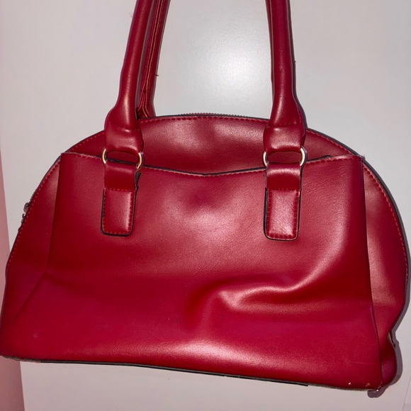 Elegant Red Leather Handbag - Picture 3 of 10
